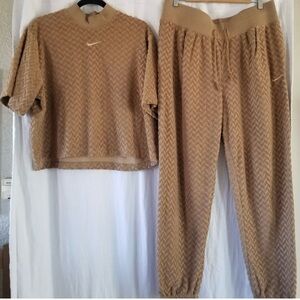 Nike | Everyday Modern Terry Cloth Textured Boxy Top & High Waist Joggers Set